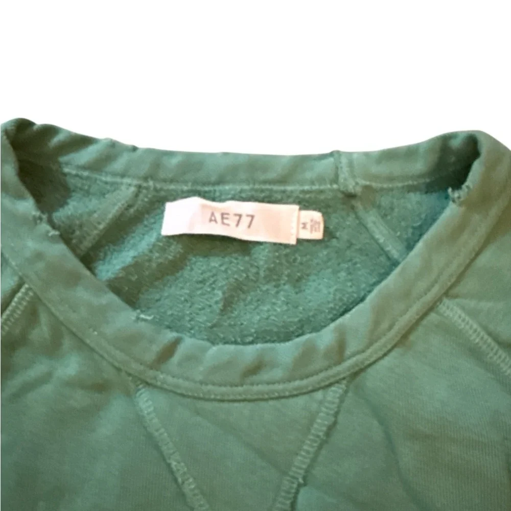 AE77 Women’s Crewneck Sweatshirt Green Fleece Pullover Size M NWT